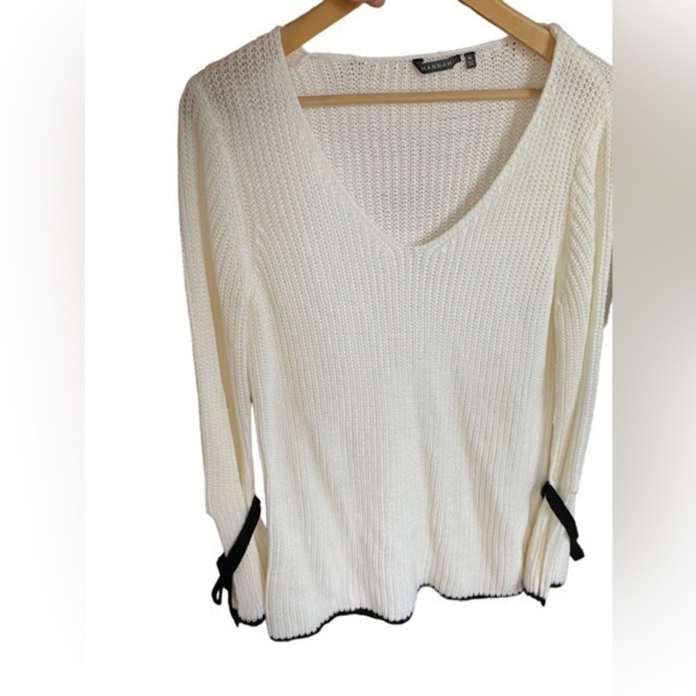 Hannah women’s white long sleeve slouchy knit Vneck tunic sweater XL black bow